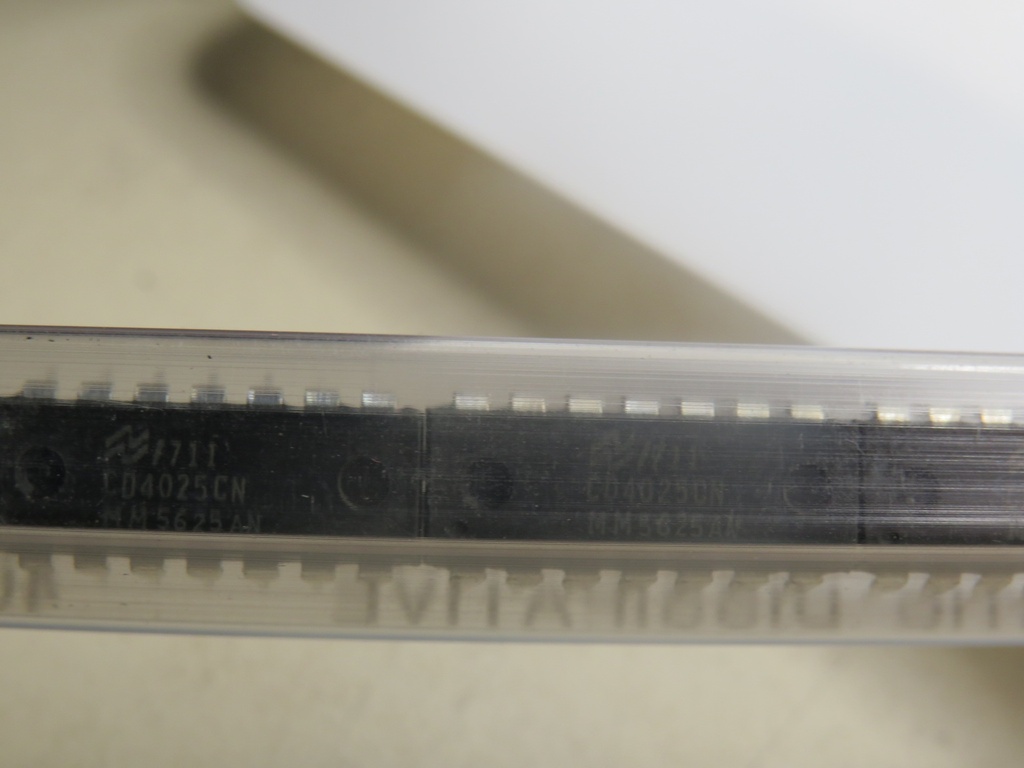 MC14025CP
